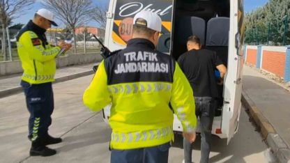 Aksaray’da trafik jandarması okul servislerini aralıksız denetliyor