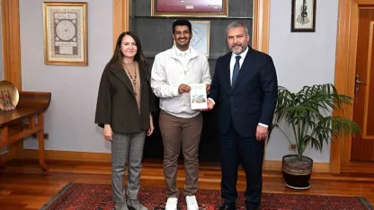 Anadolu Üniversitesi uluslararası öğrencisi 9’ncu Uluslararası Öğrenciler Kongresi’nden ödülle döndü