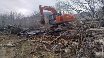Ermenek’te çıkan yangında ev tamamen kullanılamaz hale geldi