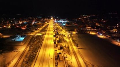 D-100 karayolunda kar çilesi: Araçlar mahsur kaldı