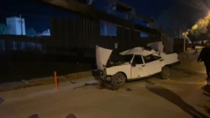 Kontrolden çıkan Tofaş inşaat sahasına uçtu