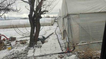 Kar yağışı sebebiyle seralar buz tuttu