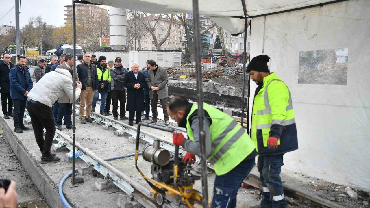 Başkan Büyükkılıç: &quot;Osman Kavuncu - DSİ Kavşağı’nda tramvay hattı hizmete giriyor&quot;