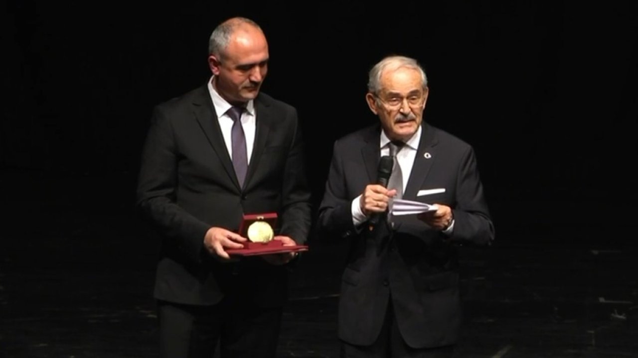 Eskişehir Büyükşehir Belediyesi’nin eski başkanı Büyükerşen aktif siyaseti bıraktı