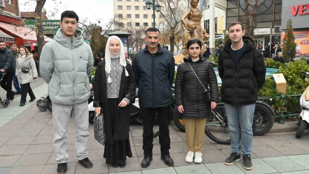 Eskişehir’deki binlerce uluslararası öğrenciye ES-UDER destek eli uzatıyor