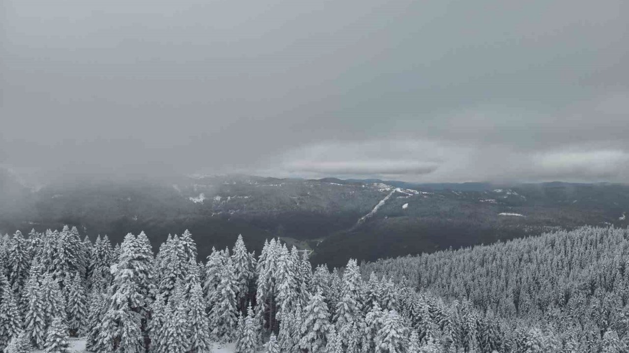 Karla kaplanan Ilgaz Dağı havadan görüntülendi