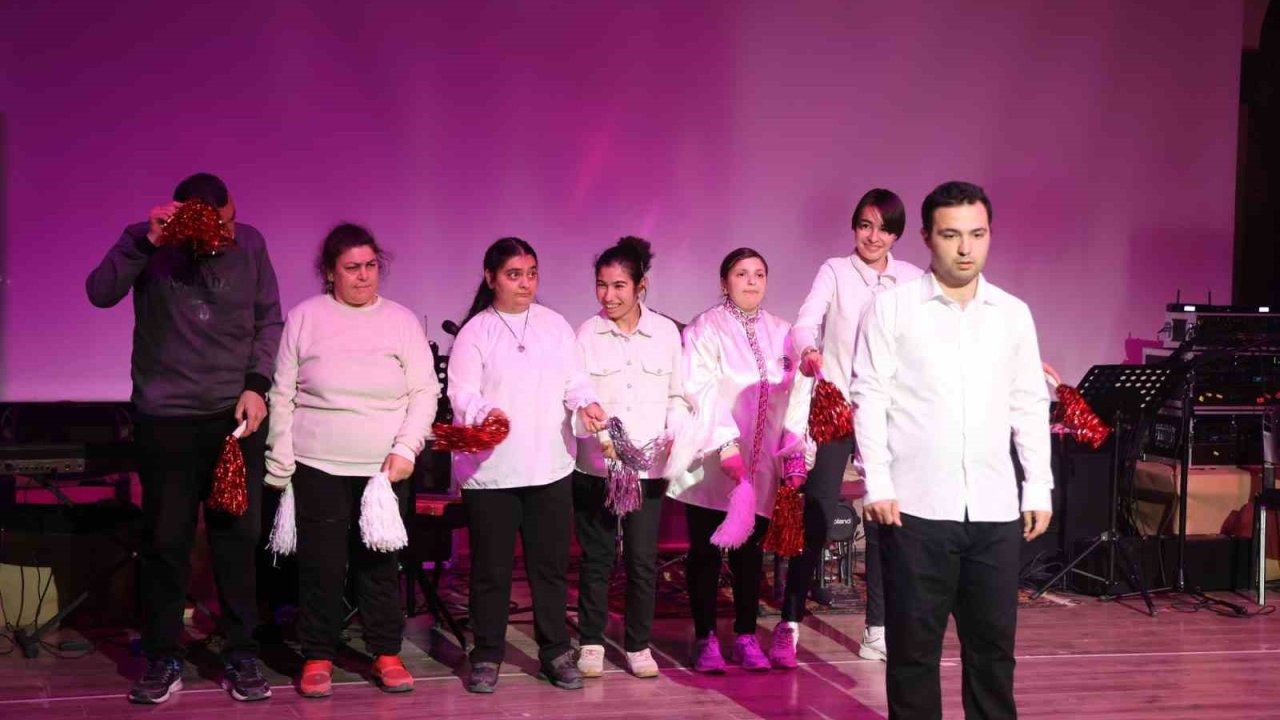 Nevşehir’de &quot;3 Aralık Dünya Engelliler Günü&quot; programına büyük ilgi gördü