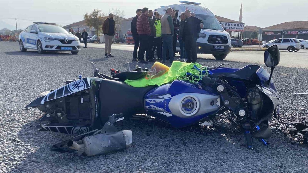 Otomobille çarpışan motosikletli yaralandı