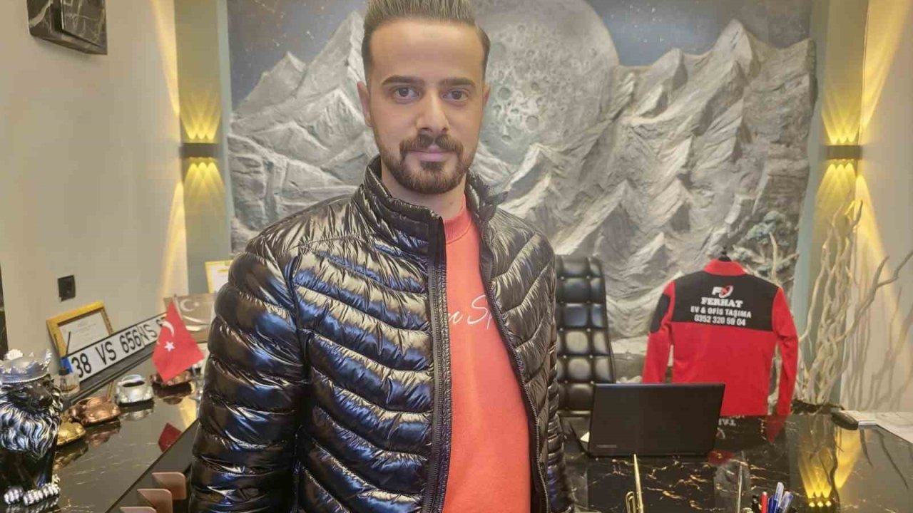 Sosyal medyada öğrendiği Heimlich manevrası bebeğin hayatını kurtardı