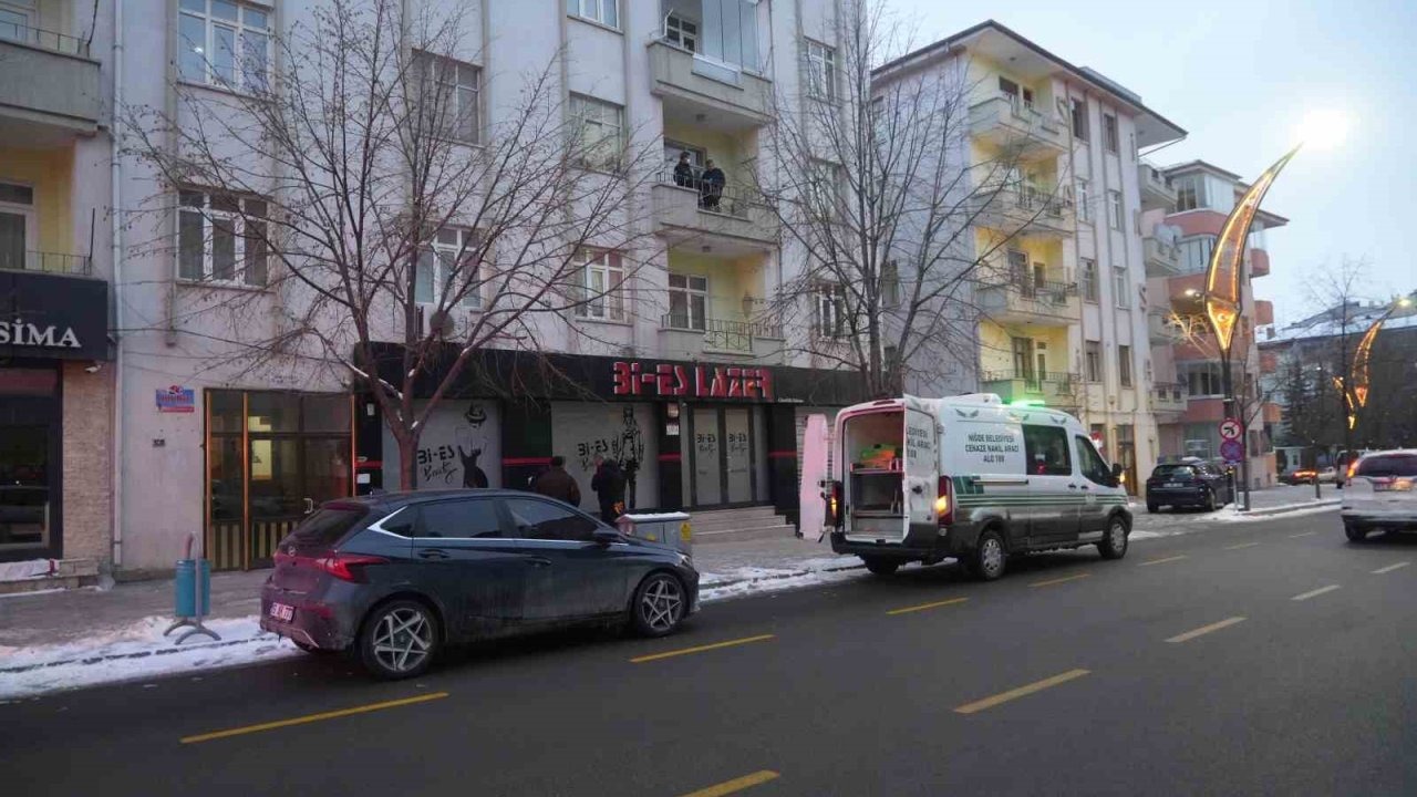 65 yaşındaki şahıs evinde ölü bulundu