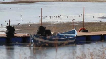 Şiddetli soğuklar Beyşehir Gölü kıyılarının buz tutmasına yol açtı