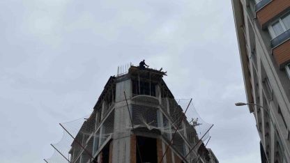 Eskişehir’de panik anları: İnşaatın 8’inci katından atlamaya çalıştı