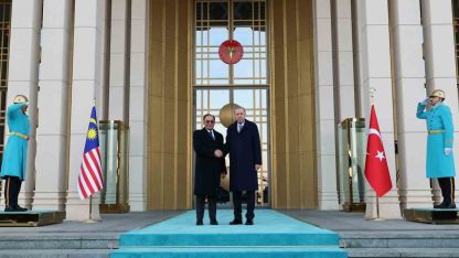 Cumhurbaşkanı Erdoğan, Malezya Başbakanı Enver İbrahim’i törenle karşıladı