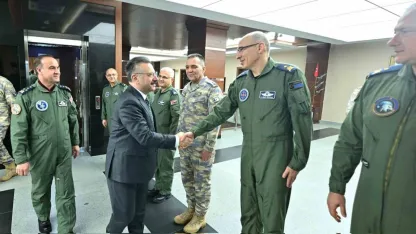 Vali Hüseyin Aksoy’dan Muharip Hava Kuvveti Komutanlığı’na veda ziyareti