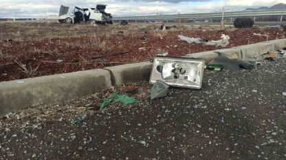 Kavşakta iki otomobil çarpıştı: 1 ölü, 1 yaralı