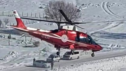 Kalp krizi geçiren vatandaş karlı yola inen ambulans helikopterle hastaneye kaldırıldı