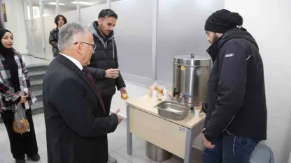 Kayseri Büyükşehir’den öğrencilere 1,4 milyon bardak sıcak çorba desteği