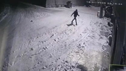 Bahçesine giren kurtları çaydanlıktaki sıcak suyla kovaladı