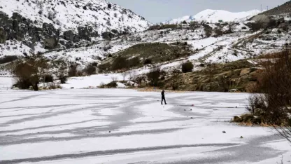 Bulumya Göleti buz tuttu