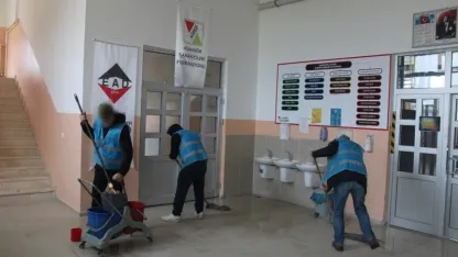 Ara tatilde okulların bakımlarını yükümlüler yapıyor