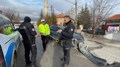 Karaman’da otomobille çarpışan motosiklet sürücüsünün çenesi kırıldı