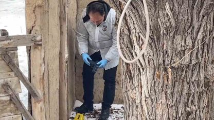 Karaman’da polisten kaçarken metruk eve tabanca atan 2 şüpheli yakalandı