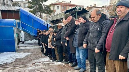 Krikonun kayması ile otobüsün altında kalan genç toprağa verildi