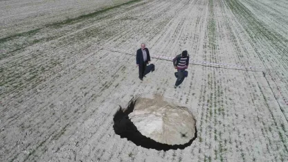 Kontrolsüz ve yoğun yeraltı suyu kullanımının bedeli: Ovadaki obruklar