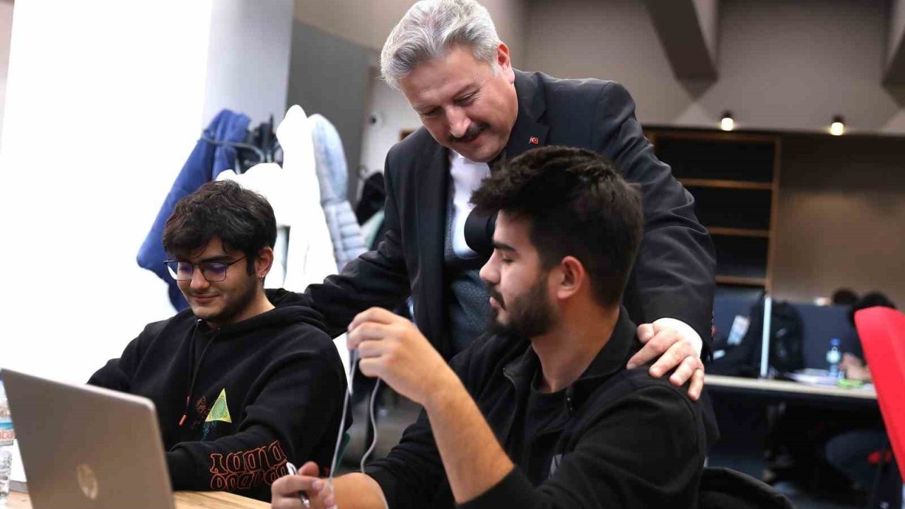 Akıl Küpü Kütüphaneleri dolup taşıyor