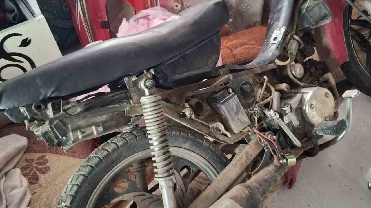 Akşehir’de çaldıkları motosikleti parçalarken yakalanan 2 kişi tutuklandı