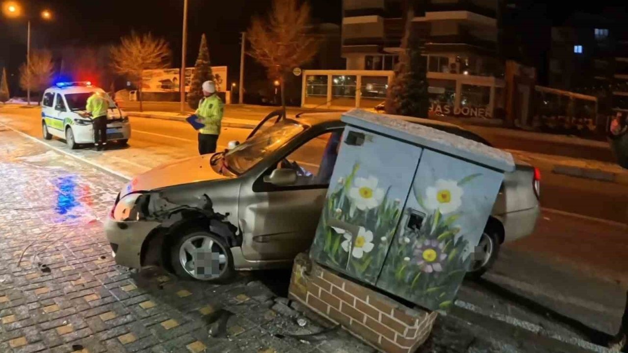 Alkollü şekilde direksiyon başına geçen genç kaza yaptı: "İlk defa içtim, onda da kaza yaptım"