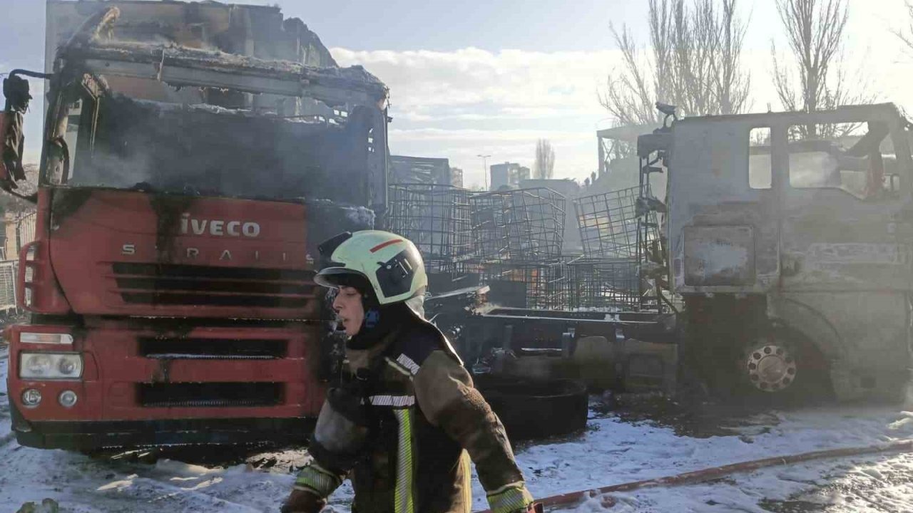 Ankara’da yediemin otoparkındaki tır yangını kontrol altına alındı