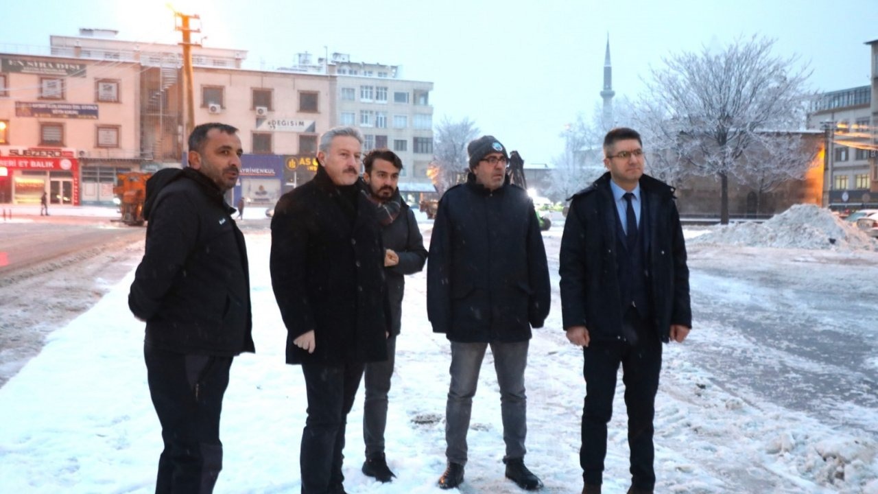 Başkan Palancıoğlu ekiplerle sahada