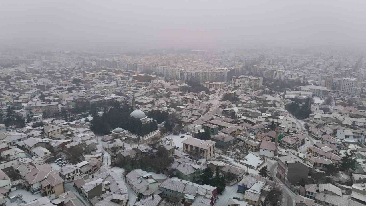 Beyaza sürünen Eskişehir’de kar bereketi
