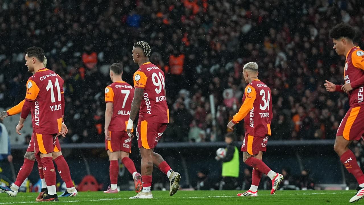 Galatasaray, Fenerbahçe'ye 4 maç sonra yenildi