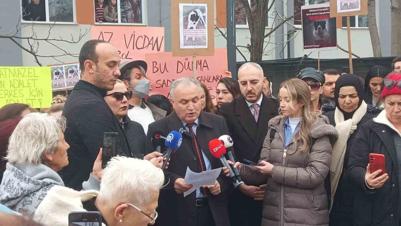 Hayvanseverlerden metroda belediye görevlilerince öldürüldüğü iddia edilen köpek için ABB’ye tepki