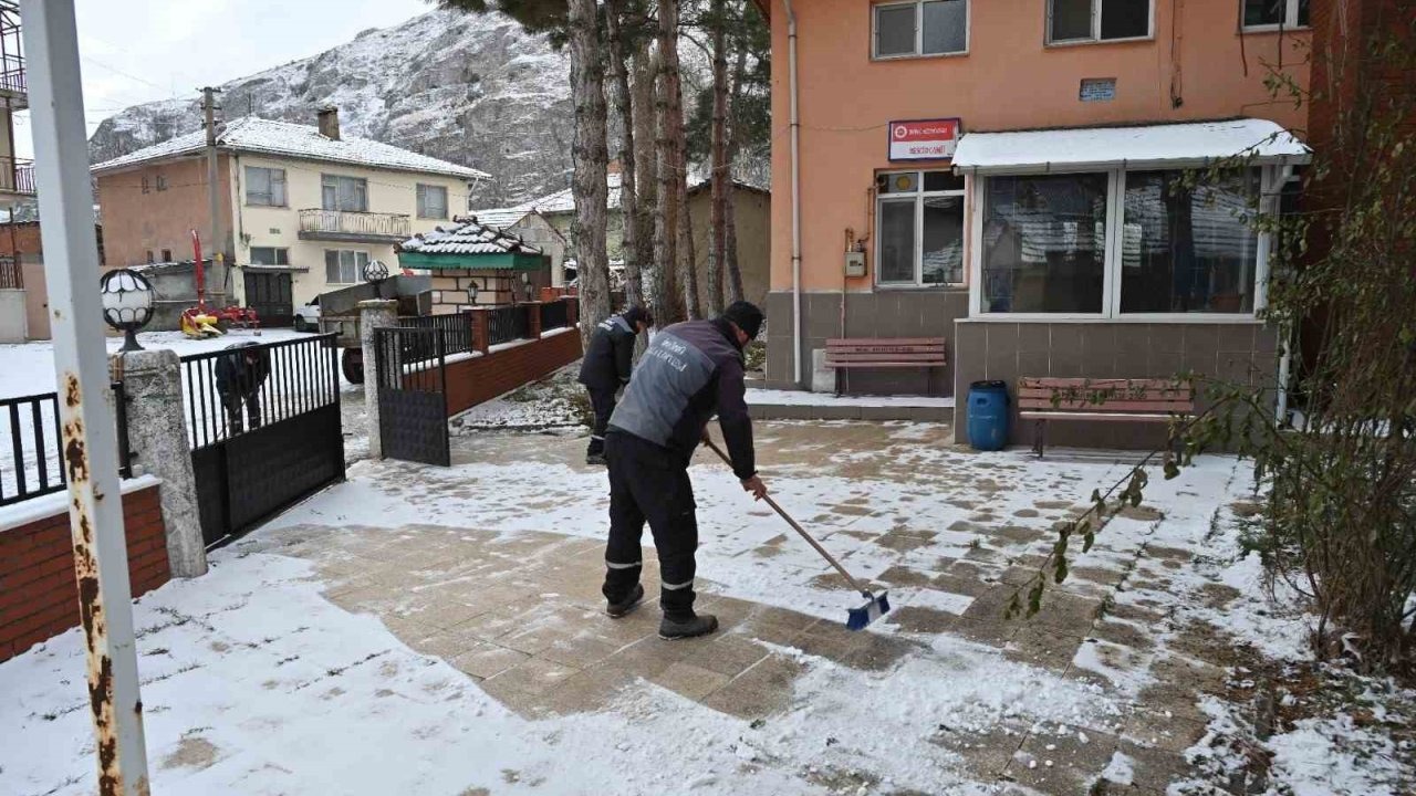 İnönü’de cami ve kaldırımlarda kış tedbirleri