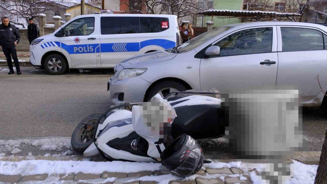 Karaman’da Otomobil ile Motokurye Çarpıştı: 1 Yaralı