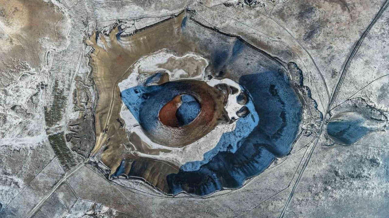 Karla kaplanan Meke Gölü ortaya çıkan manzarasıyla hayran bıraktı