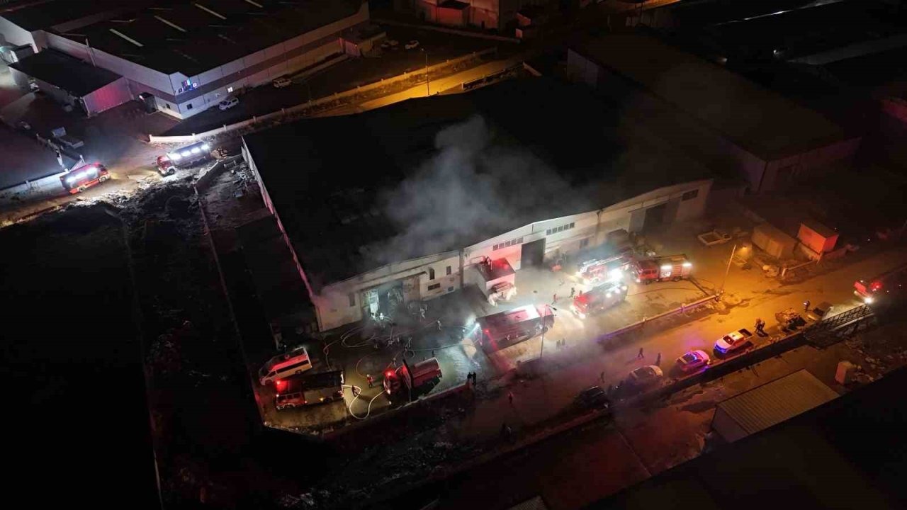 Kayseri’de mobilya fabrikasında yangın