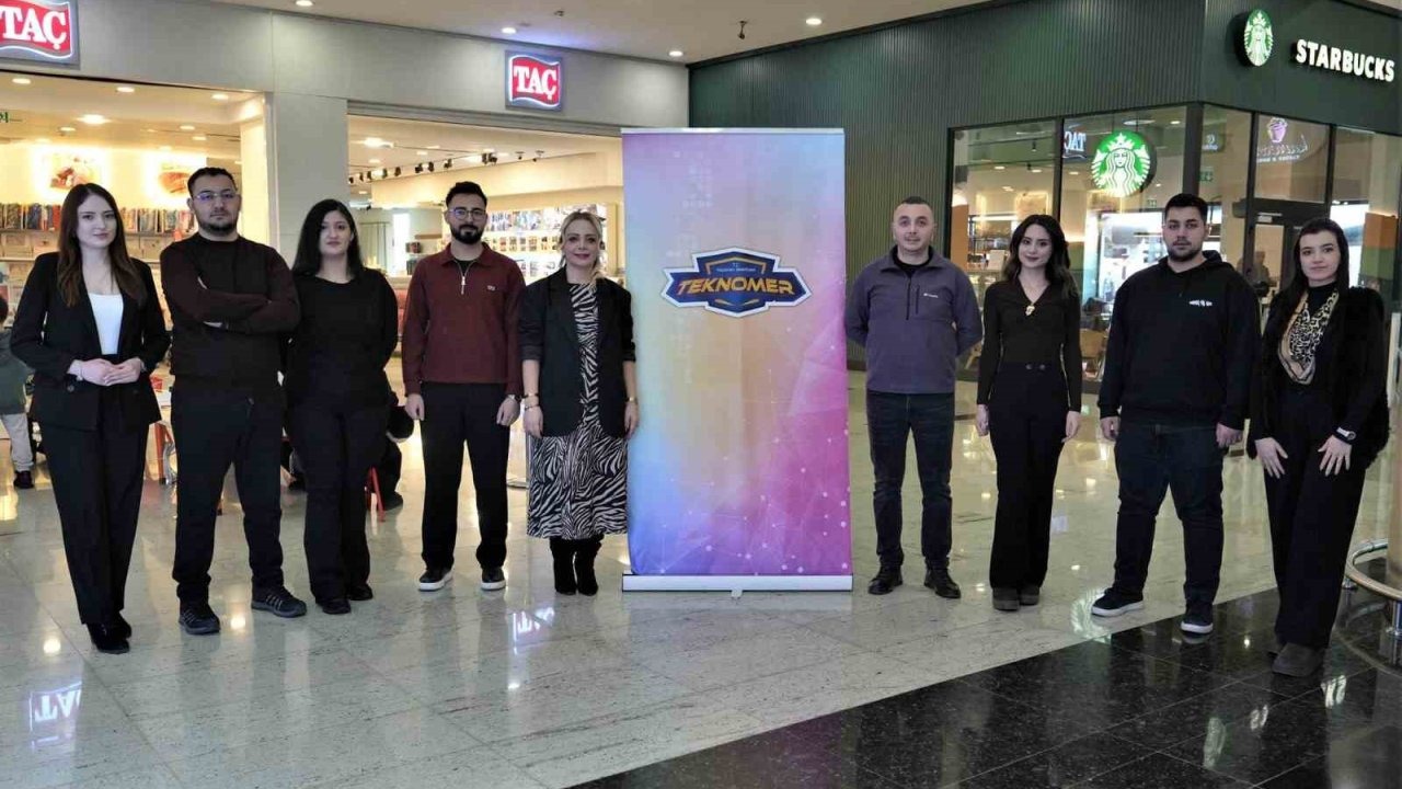 Keçiören Belediyesi’nden öğrencilere teknoloji dolu karne şenliği