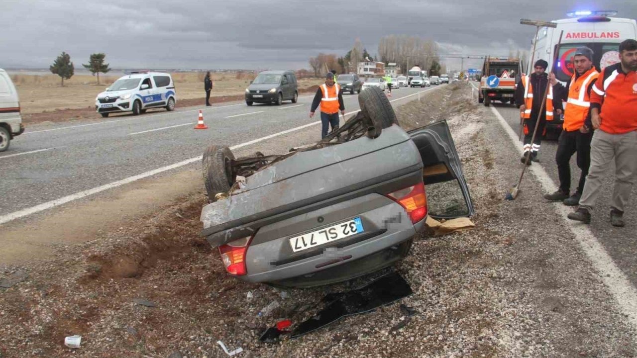 Konya’da otomobil devrildi: 6 kişi yaralandı