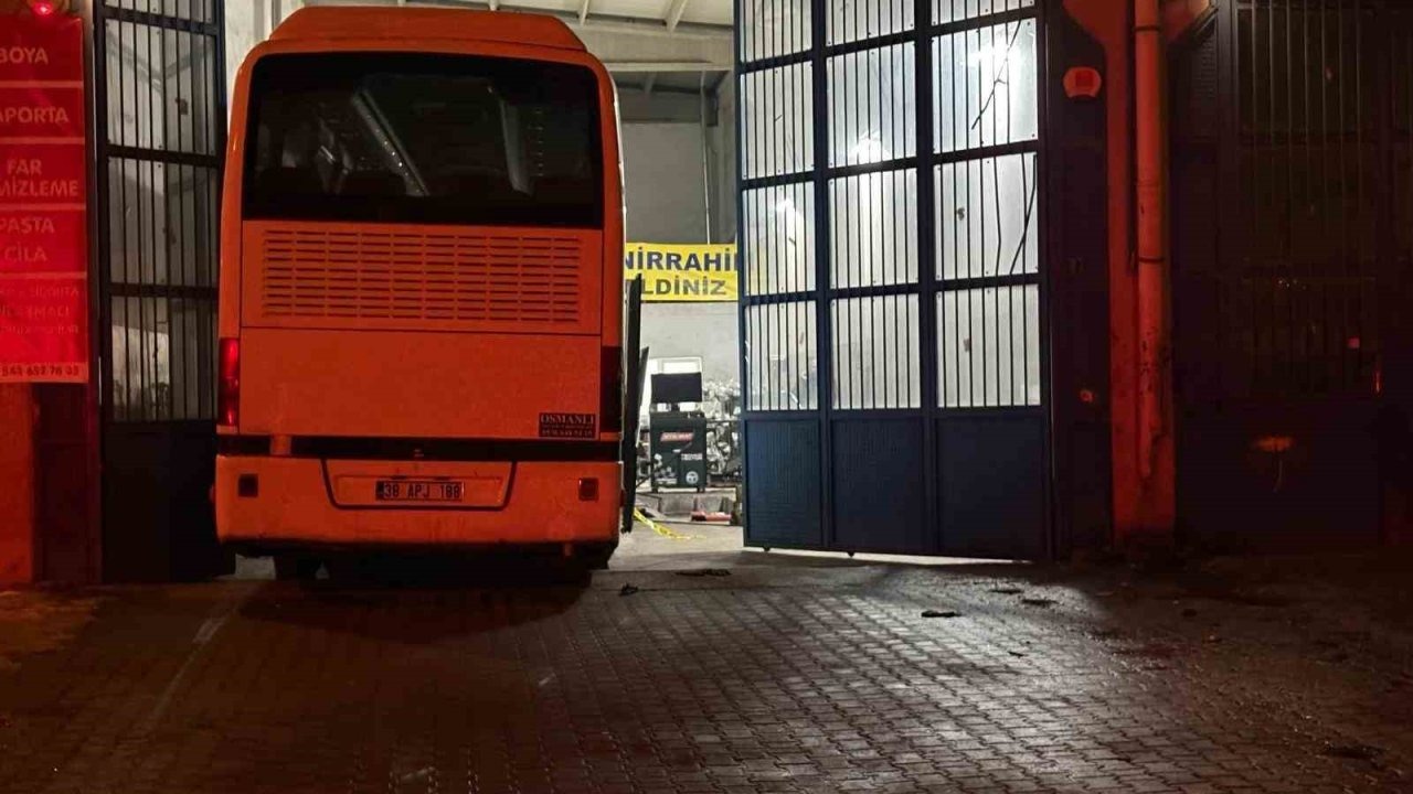 Krikonun kayması ile otobüsün altında kalan tamirci hayatını kaybetti