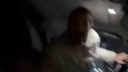 Önce araca saldırdı, ardından araçtakileri bıçakladı... O anlar kamerada