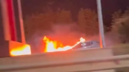 Otomobil alev alev yandı