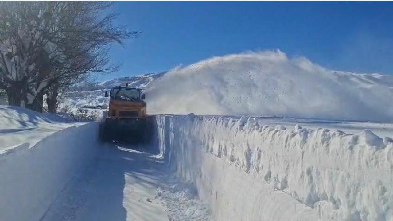 Ovacık’ta 2 Metreyi Aşan Karla Zorlu Mücadele
