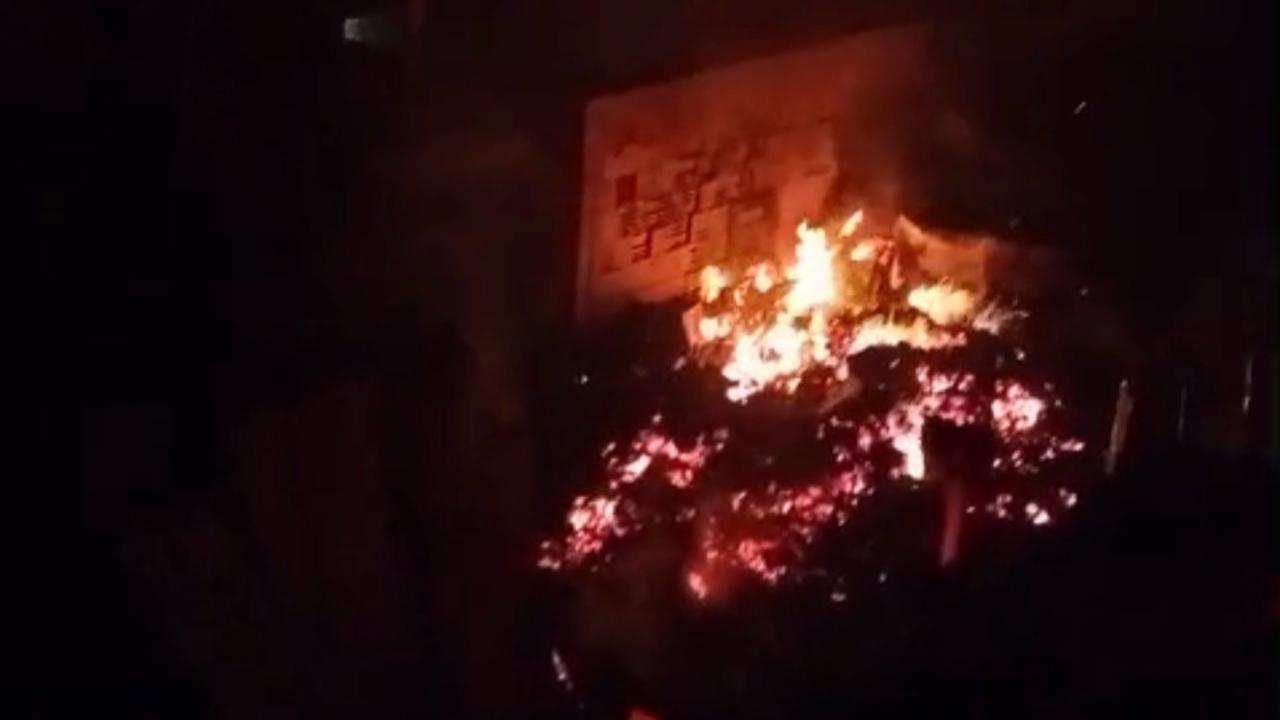 Evde çıkan yangında 50 çuval fındık kül oldu