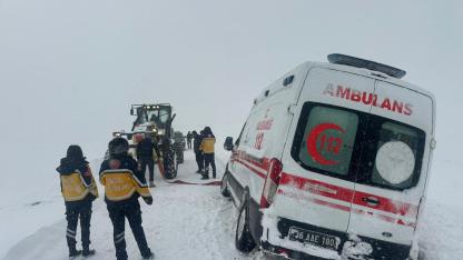 Kars’ta Kar ve Tipi Ambulansları Durdurdu: Hastalara İl Özel İdaresi Ekipleri Ulaştı