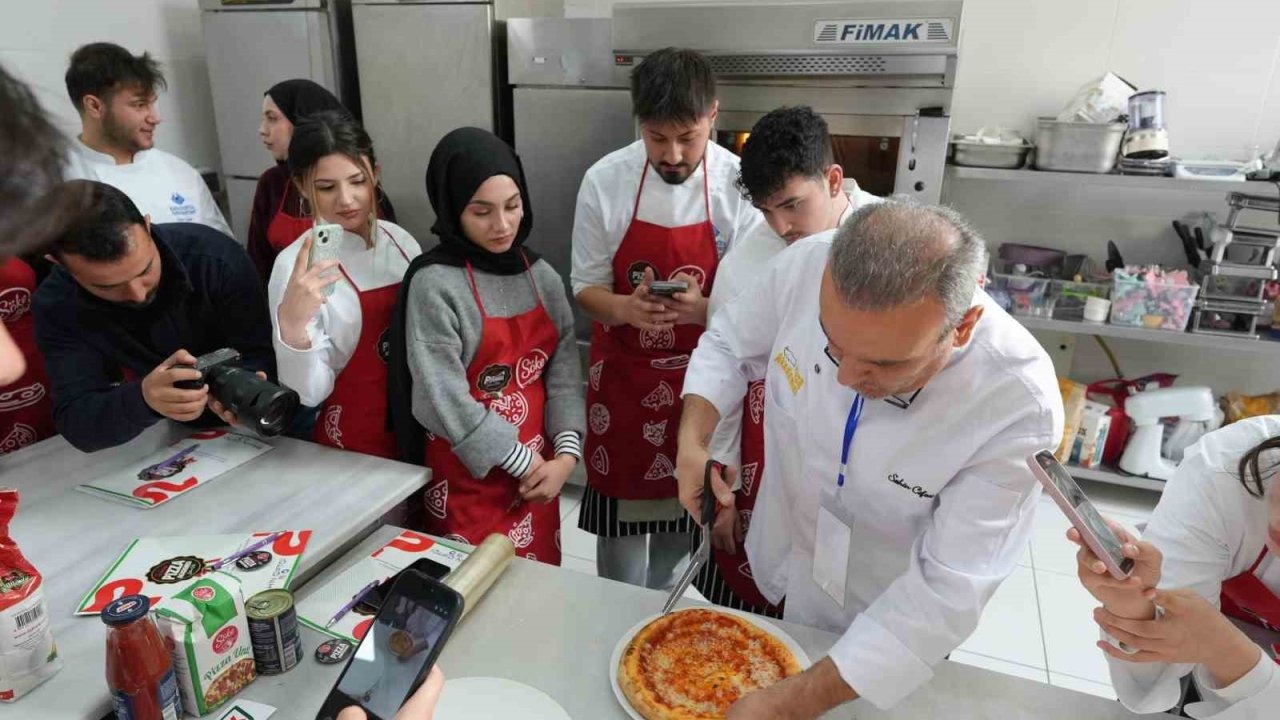 Şampiyon şeften uygulamalı pizza eğitimi