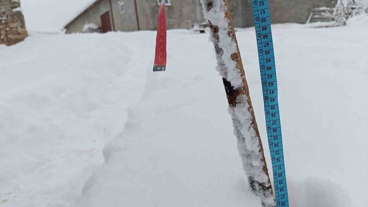 Şükranlı’da kar kalınlığı 35 santimetreyi geçti